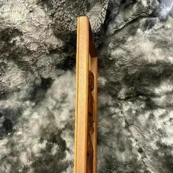 Vintage Mid Century Teak and Burlap Wall Hangings of a man - Picture 5 of 12